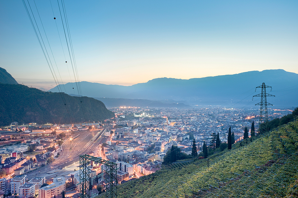 Aerial view of Bolzano showcasing tourism, mobility, traffic and weather, highlighting the power of data sharing for a smarter city.
