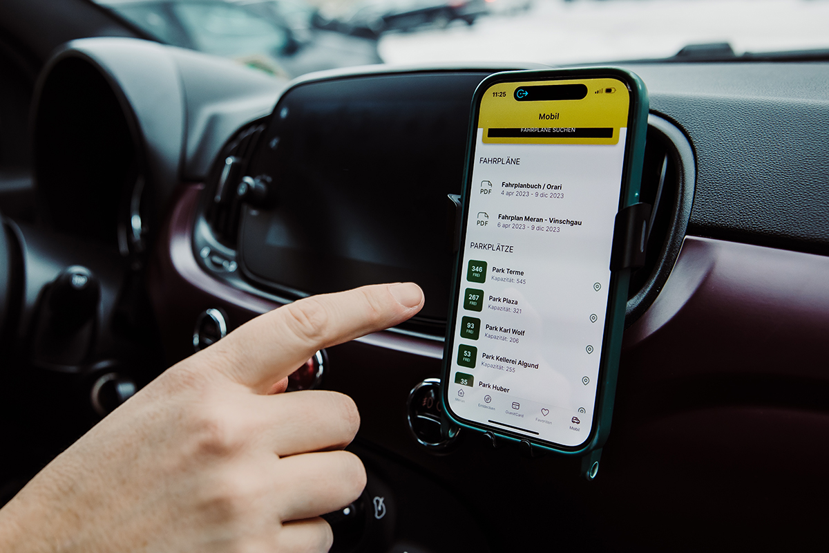 Merano App feature showing real-time parking availability to assist users in finding parking spaces.