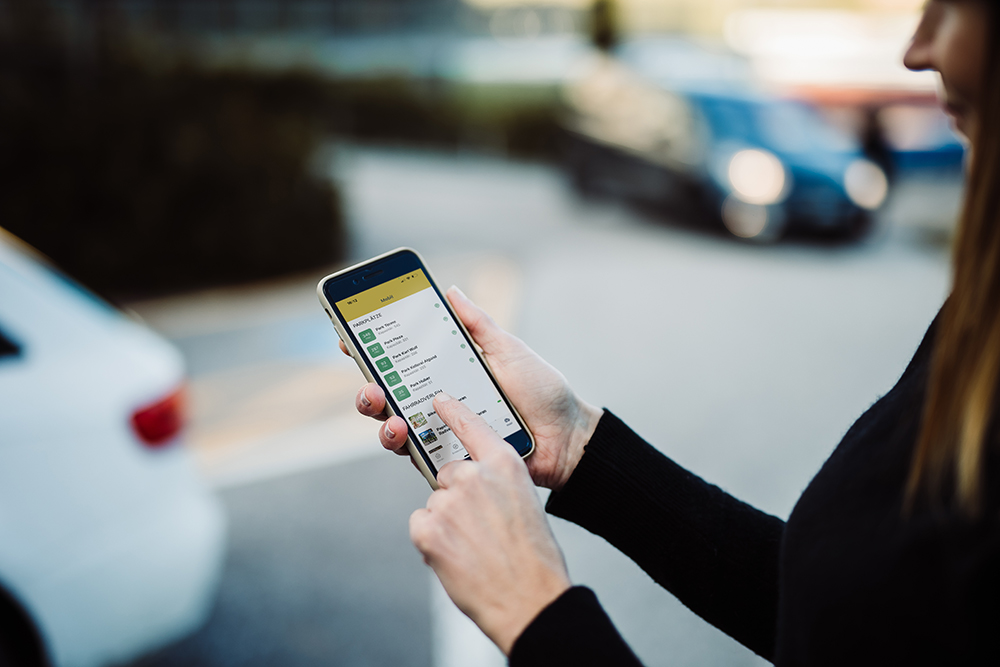 Merano App interface displaying current weather conditions and forecasts for users.
