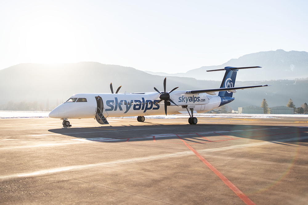 Dashboard displaying SkyAlps' real-time flight information, enhancing passenger experience.