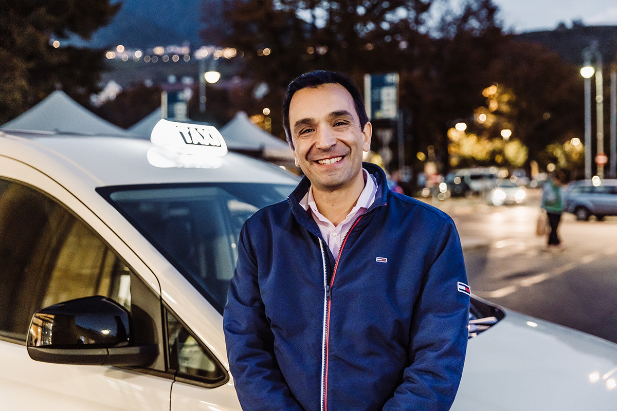 Taxi driver at Smart Taxi Merano, representing real-time data sharing for smarter and more connected mobility services.