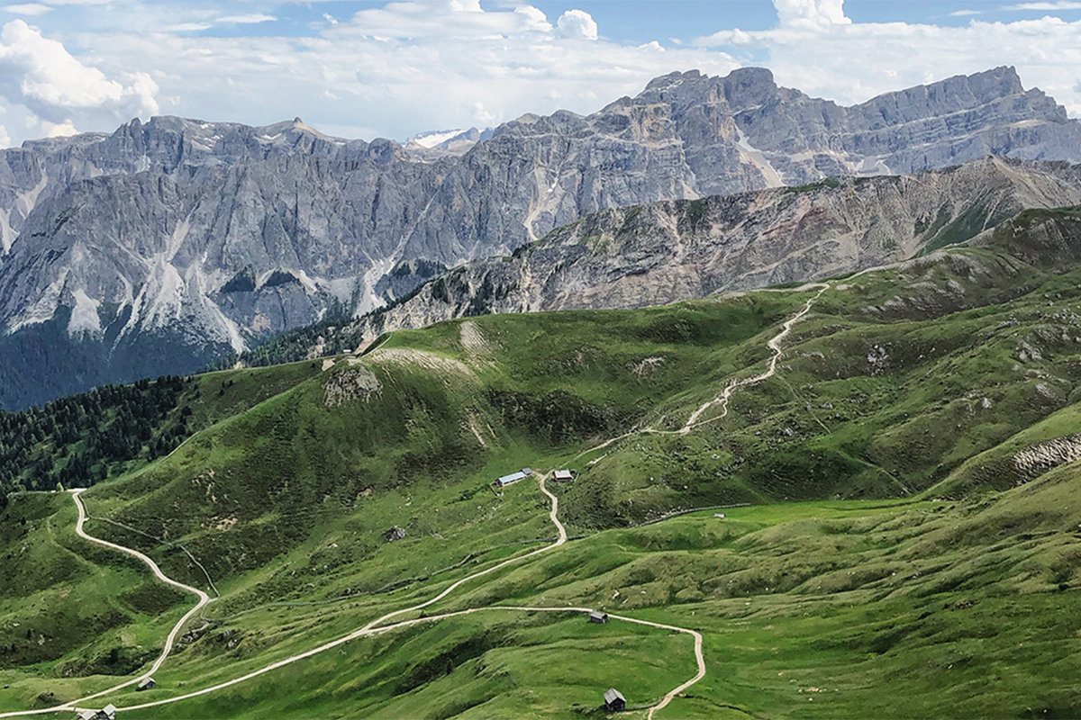 TOURISTINFO.AI article about AI-powered sustainable destination management with Open Data Hub and tourism datasets.